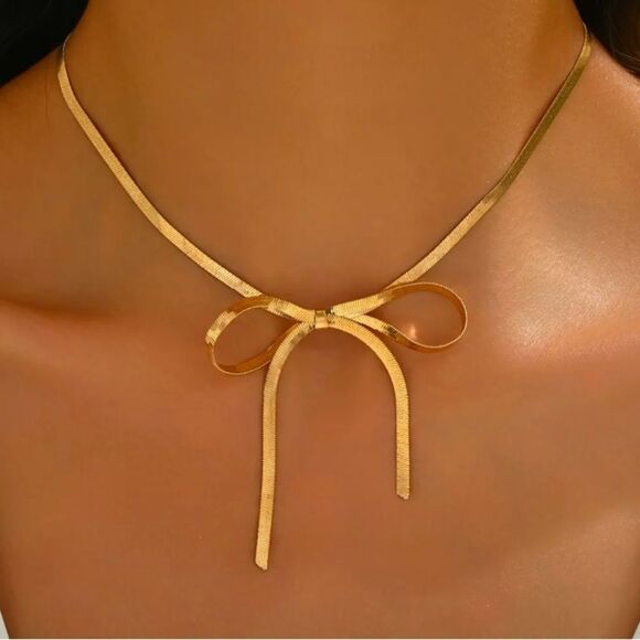 Jewelry - ✨🆕 ✨Elegant Feminine Gold-Tone Bow Necklace✨